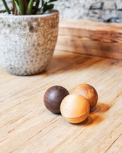 Load image into Gallery viewer, Masszázs golyó - kőrisfa, 10 cm | rollholz