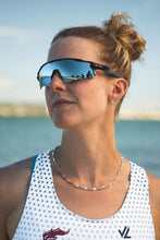 Lade das Bild in den Galerie-Viewer, Ruderohrring - Bardenklinge | Strokeside-Designs