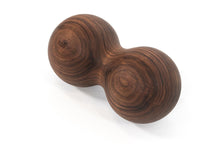 Load image into Gallery viewer, Dupla masszázs golyó - diófa, 10 cm | rollholz