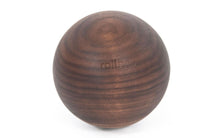 Kép betöltése a galériamegjelenítőbe: Masszázs golyó - diófa, 10 cm | rollholz