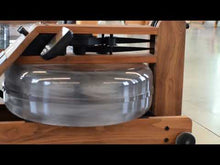 Videó betöltése és lejátszása a galériamegjelenítőben: WaterRower S4 Oxbridge | Cseresznyefa Evezőpad
